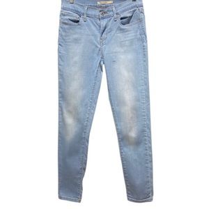 Size 28 Length 27” long LEVI’s Light Blue 710 Supper Skinny